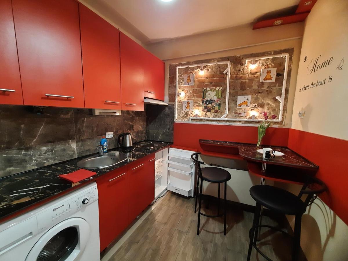 Midnight Cats' Apartment In Rynok Square Світло Є Завжди! إلفيف المظهر الخارجي الصورة